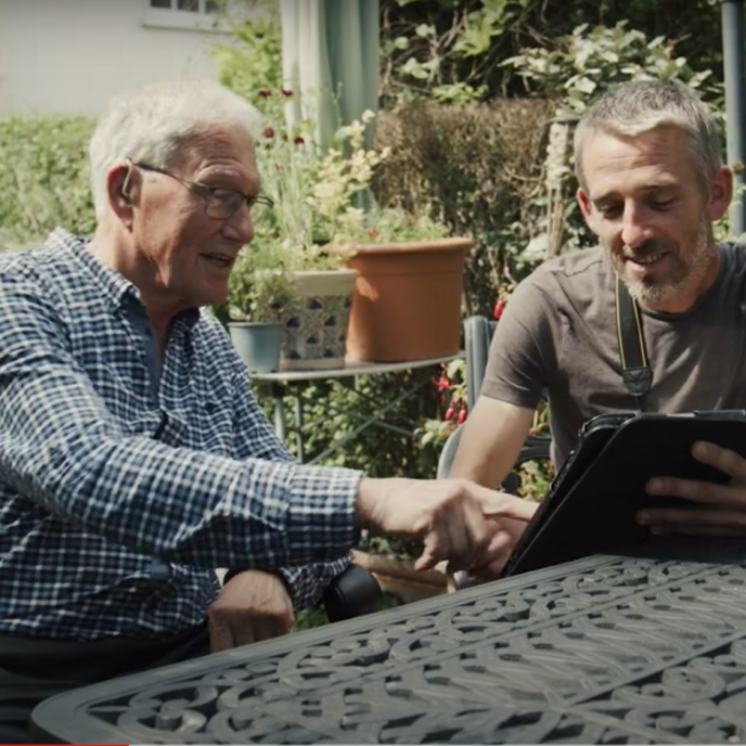 Steven Cole of CSE talking to David about his heat pump journey - Retrofit West (2)